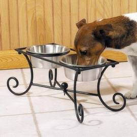 Wrought Iron Raised Dog Diner